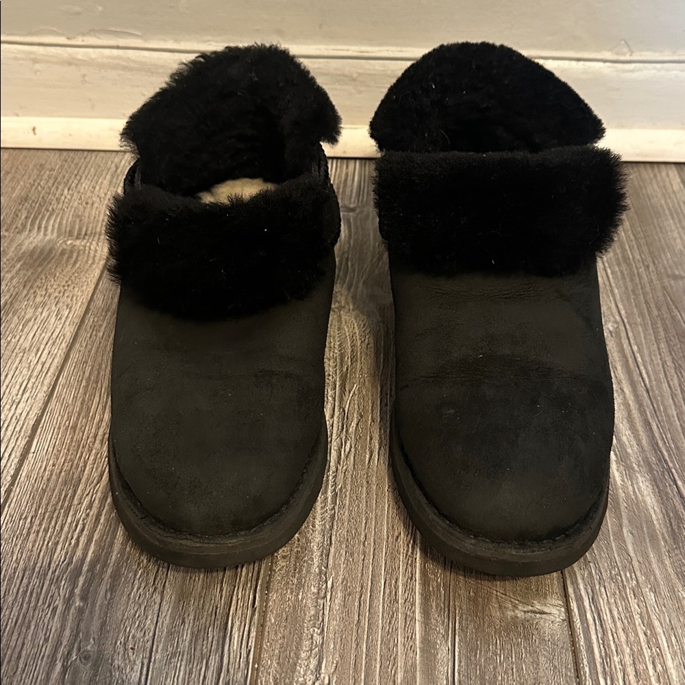 UGG Black Shearling Pull-On Boots Size 9 US Women Fur Lined Winter Shoes - Picture 3 of 15